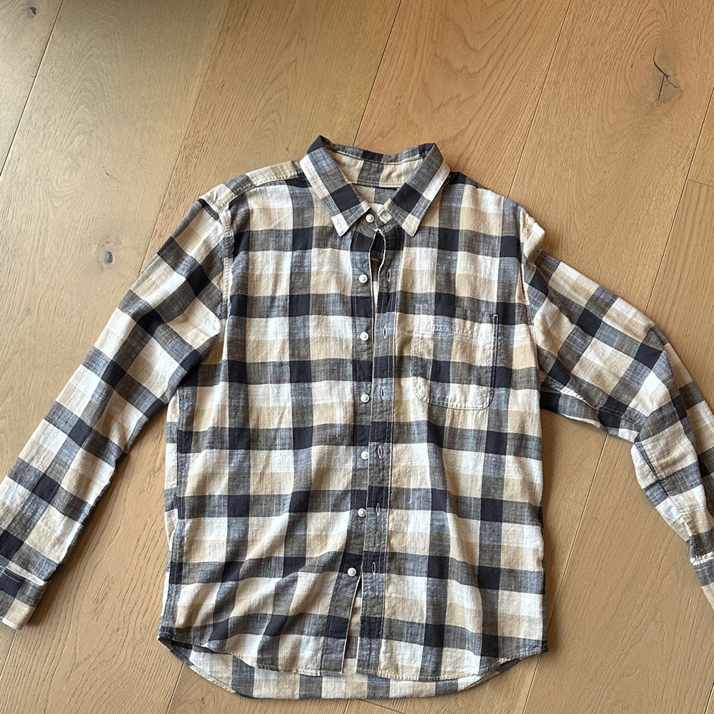 American Eagle Outfitters Plaid Button-Down Shirt